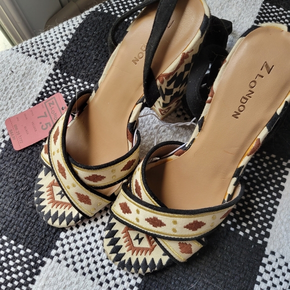 Z London Tribal Design tie-up Wrap Sandals, Chunky Heels sz 7.5 - Picture 5 of 8